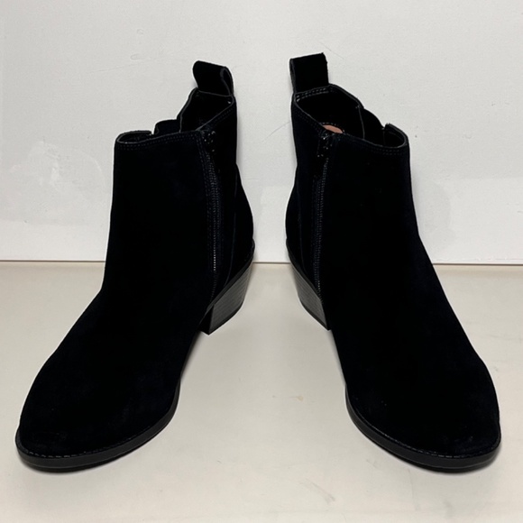 Vionic Roseland Water-Repellent Suede Ankle Boots - Picture 3 of 7